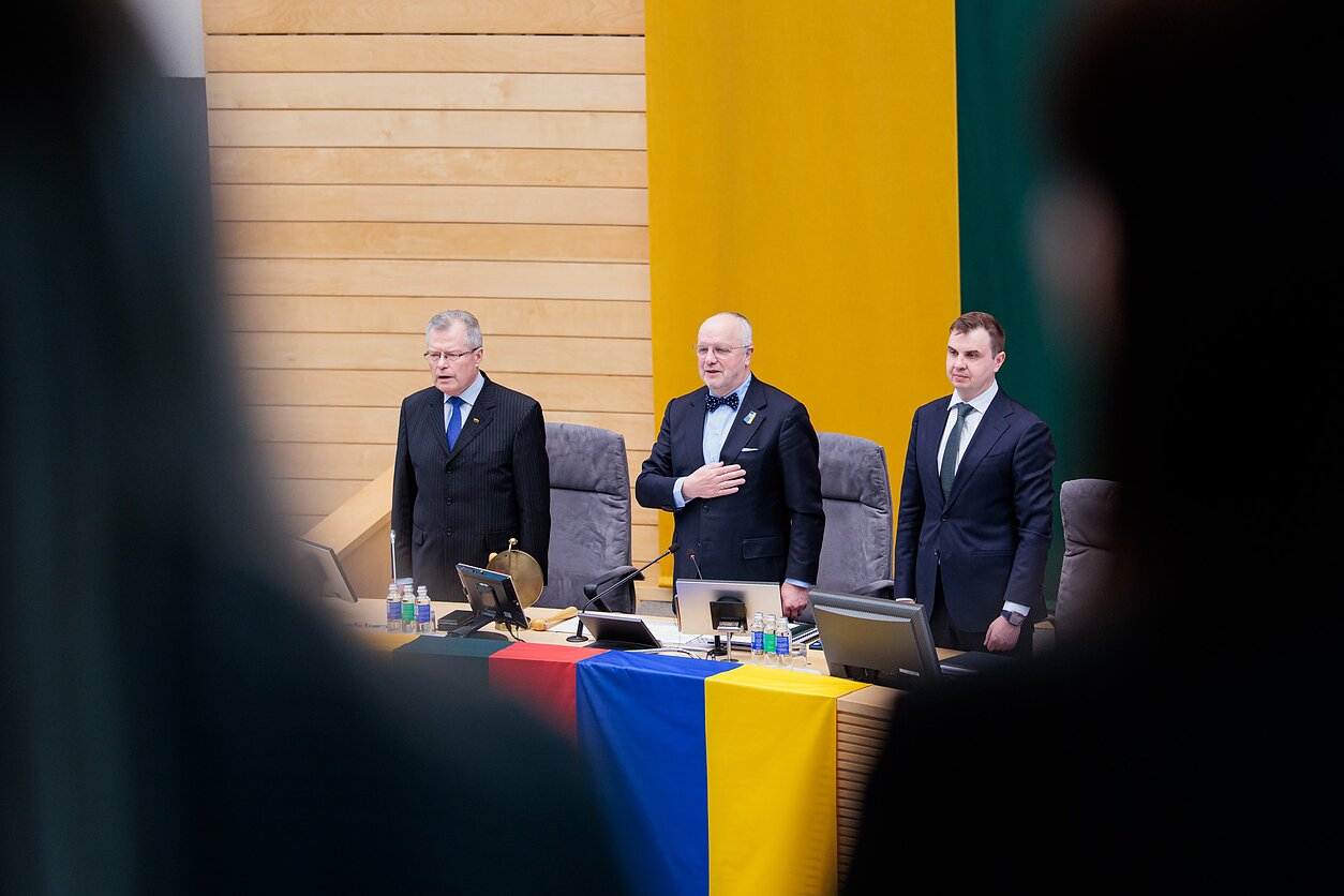 Seimo pavasario sesija prasideda nuo politinės įtampos
