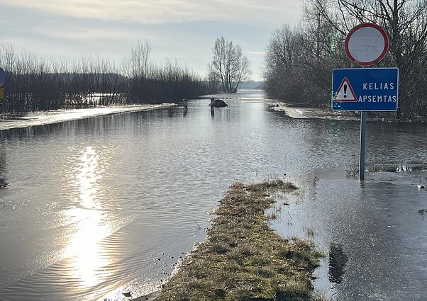 Apsemti kaimai, žmonės plaukia valtimis - ruošiamasi skelbti ekstremalią situaciją