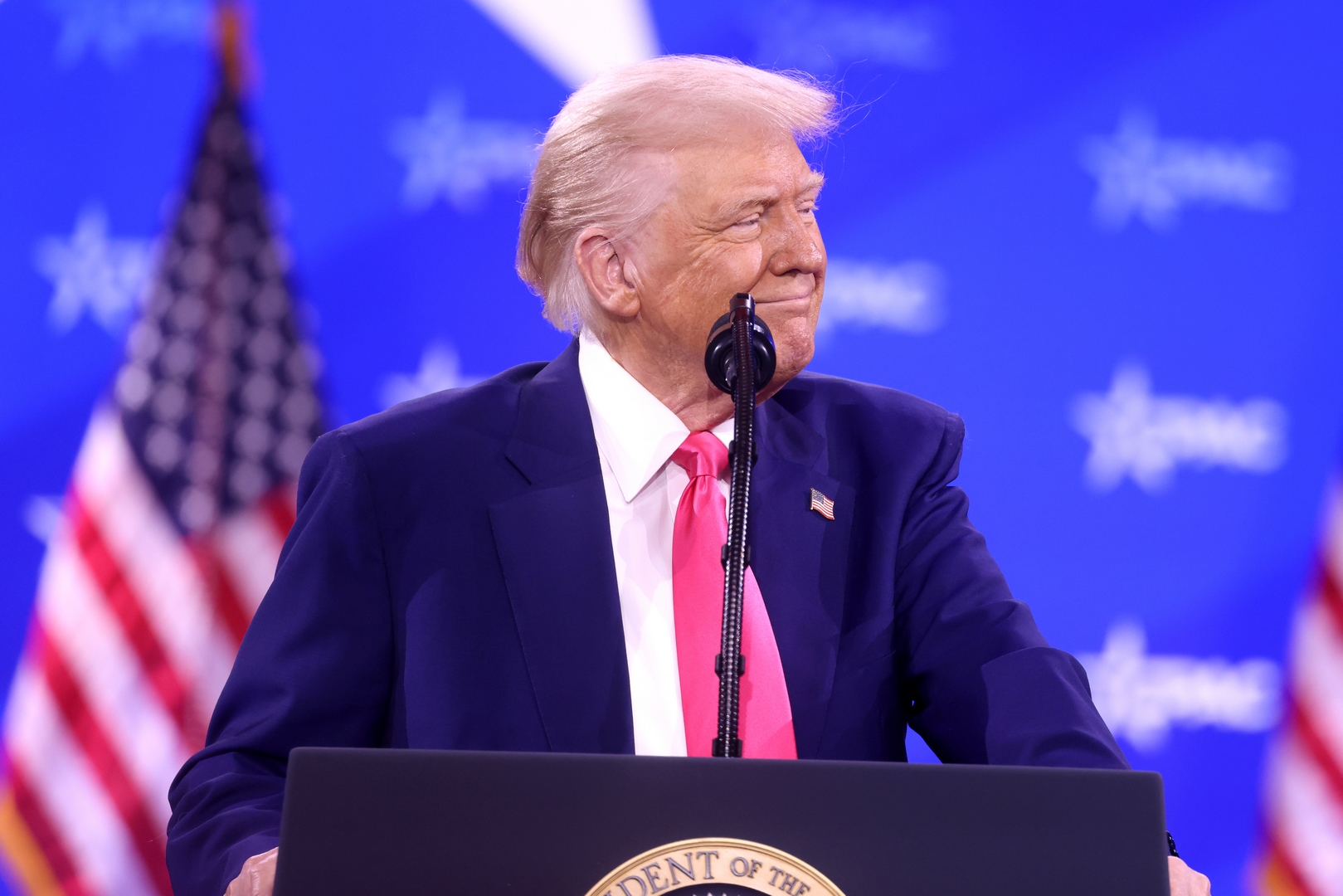 D. Trumpas pareiškė, kad gali palikti sąjungininkus vienus saugoti Hormūzo sąsiaurį.