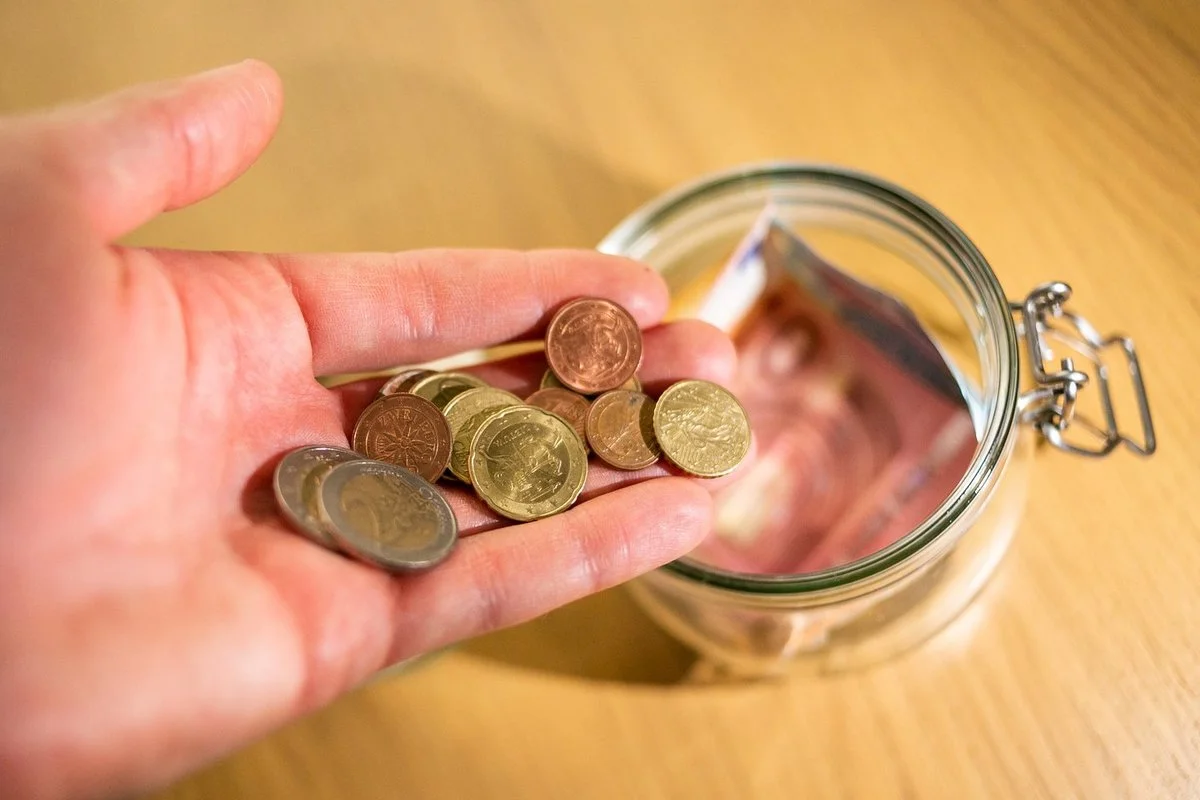 Ar dabartinė socialinės paramos sistema iš tikro padeda žmonėms sugrįžti į darbą, ar daliai jų tampa ilgalaike išeitimi.