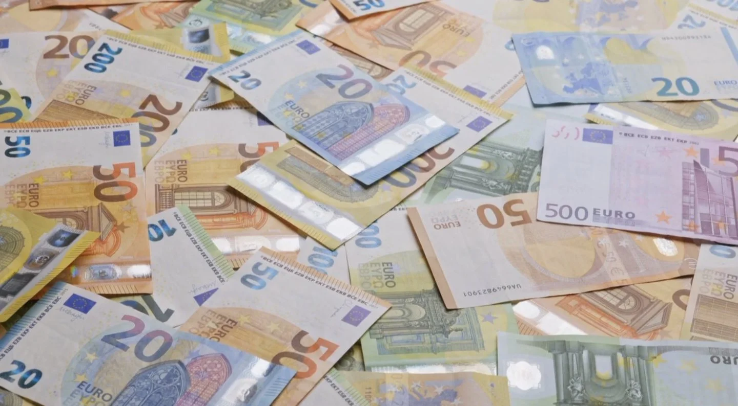 Taupykite dabar: karas gali smogti jūsų piniginei – prognozė, kada kils kainos.Suderinta metinė infliacija Lietuvoje kovą siekė 4,4 proc. ir buvo viena didžiausių ES, skelbia Eurostatas.