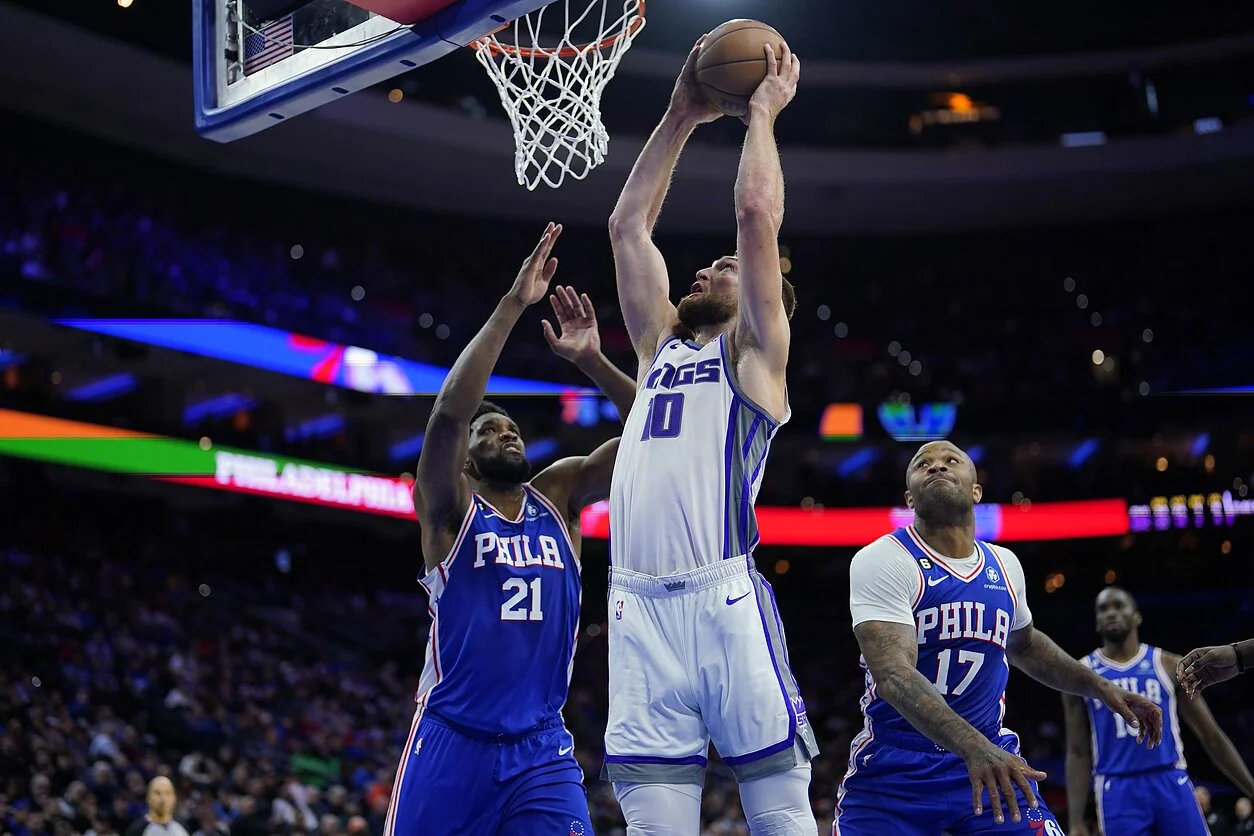 NBA užkulisiuose minimi Sabonio ir Embiido mainai, bet scenarijus – itin mažai tikėtinas
