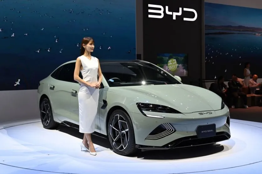 Pasaulyje prasidėjo elekromobilių revoliucija? "Tesla" ir BYD  sunerimusios?
