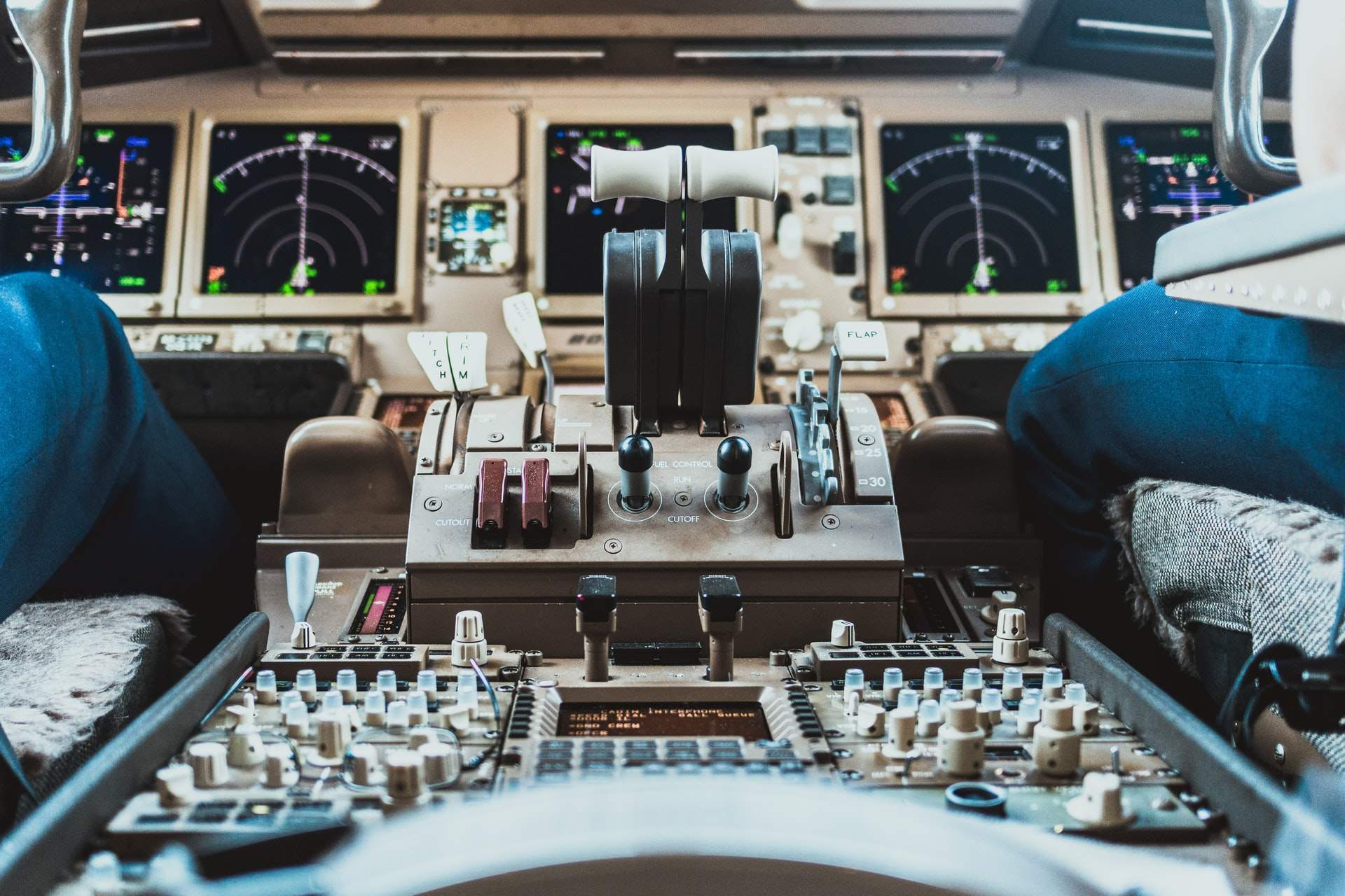 Aviacinio kuro  trūkumas Europoje: kainų  šuoliai siekia jau daugiau nei 100 procentų. Kaip tai veikia skrydžių kainas?