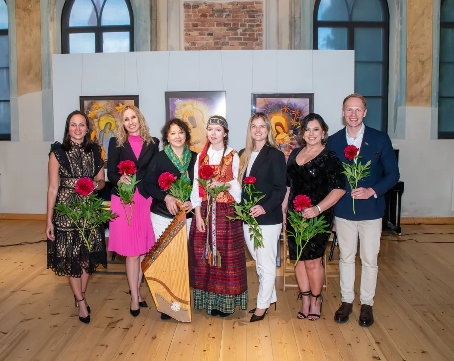 Alytaus miesto ambasadorė JAV Sandra Avižienytė , reprezentavo  Čikagos lietuvius LT Seime vykusiame garbės ambasadorių suvažiavime