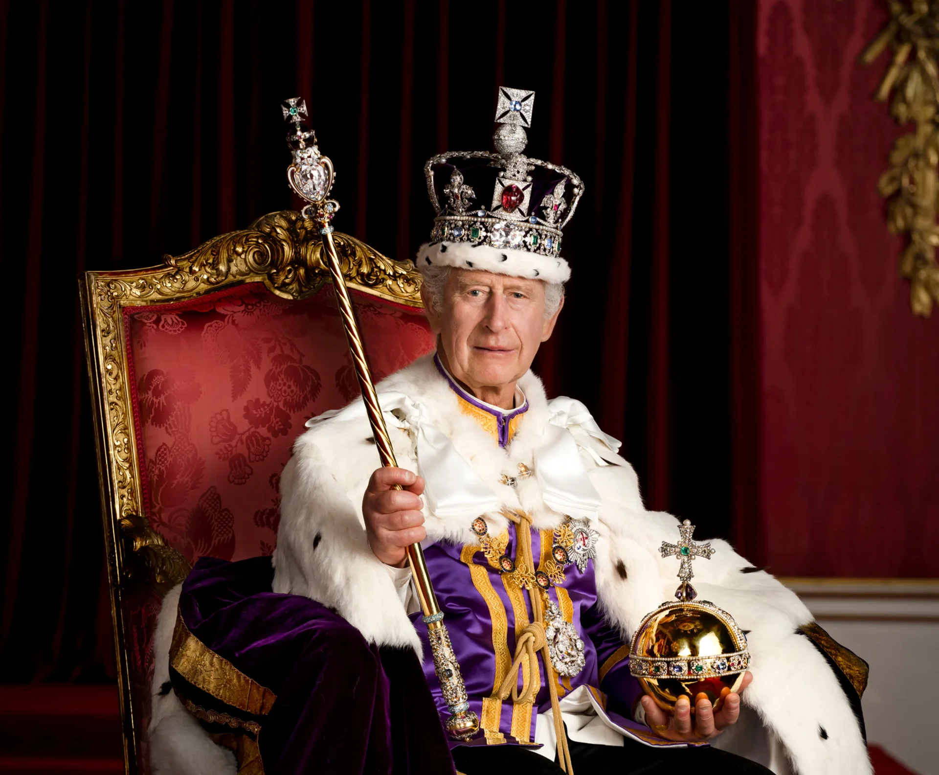 Charlesas III taps pirmuoju JK karaliumi, paskelbusiu, kiek asmeniškai sumoka mokesčių