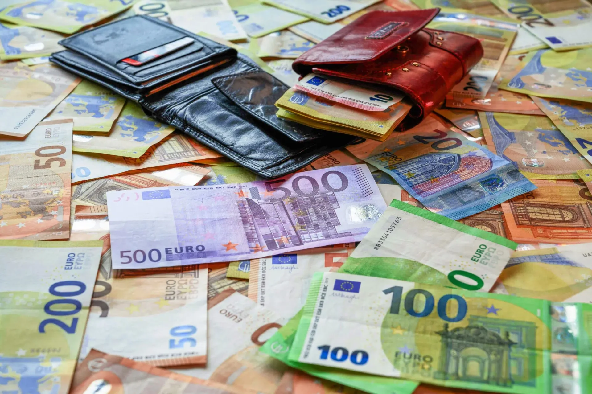 Ekspertai atskleidė, kokį turtą verta turėti, jei pinigai pradėtų sparčiai nuvertėti