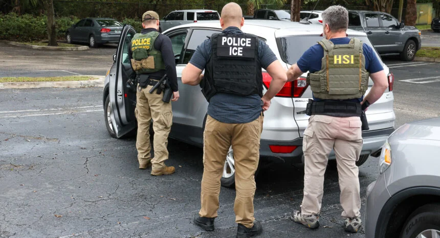 ICE sulaikymai liepą pasiekė mėnesio rekordą per antrąją Trumpo kadenciją