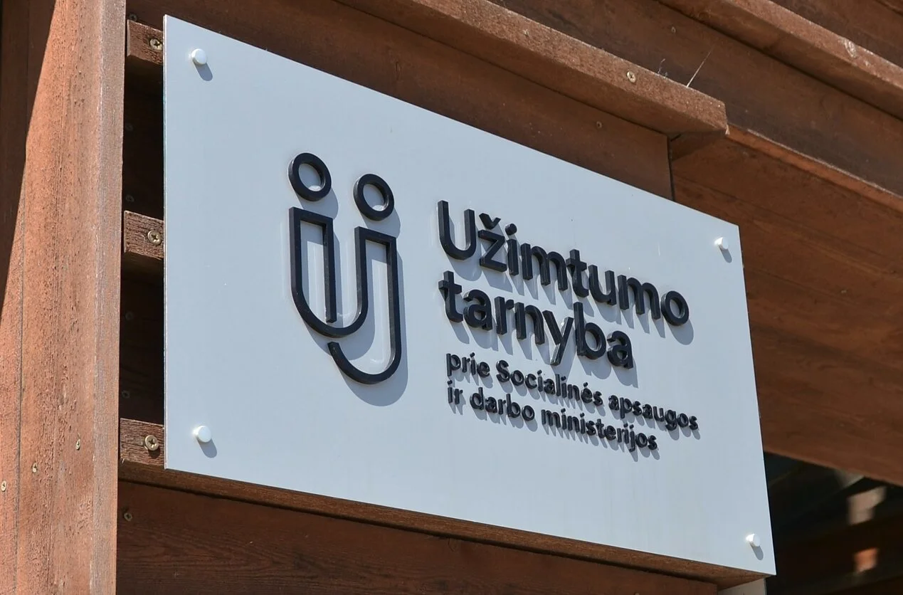 Laisvų darbo vietų daug, bet bedarbių daugėja.Lietuvos darbo biržos aiškinimas