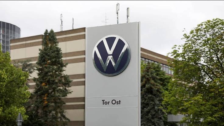 „Volkswagen“ darbuotojai sukilo prieš vadovybės komunikaciją, reikalauja aiškių atsakymų