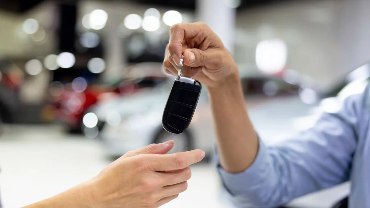 Kaip nusipirkti automobilį pas dilerį Amerikoje ir nepermokėti tūkstančių