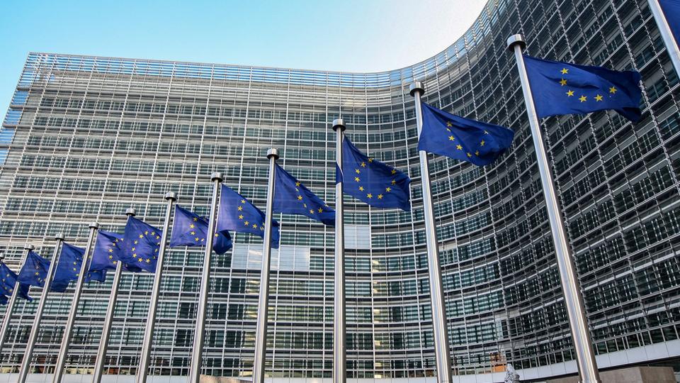 Europos naujienos: Ispanija eina į rinkimus, Prancūziją spaudžia skolos, Briuselis ruošiasi Pekinui