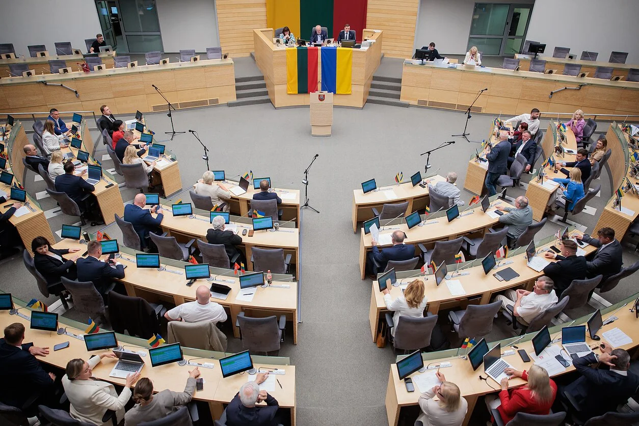 Dėl 3,8 proc. plūstamasi šiandien, o 2028 metais laukia 4,6 proc.: kas iš tikrųjų lemia Lietuvos deficitą